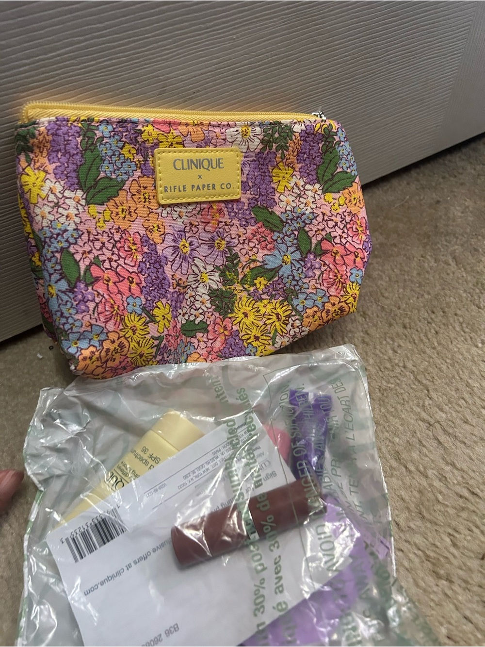 NWT CLINIQUE 5 piece gift set.  GORGEOUS floral bag. - Picture 6 of 16